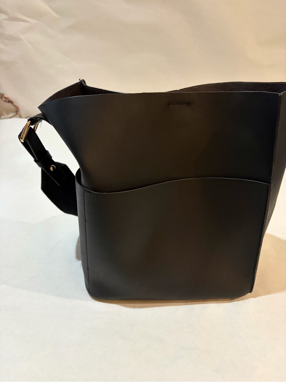 Black Women's Bucket Tote Bag with Front Pocket